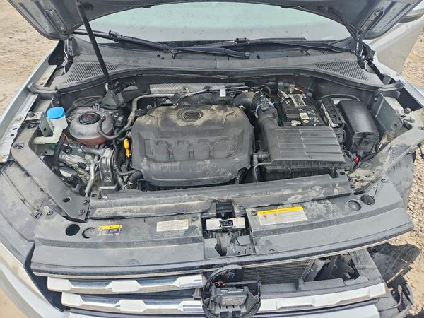 2021 VOLKSWAGEN TIGUAN S — Engine bay