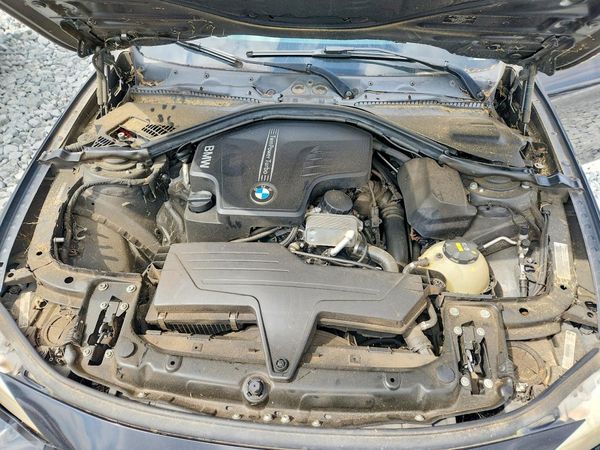 2014 BMW 320 SA — Engine bay