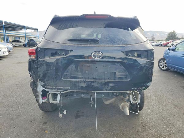 2022 TOYOTA HIGHLANDER XLE — DIRR