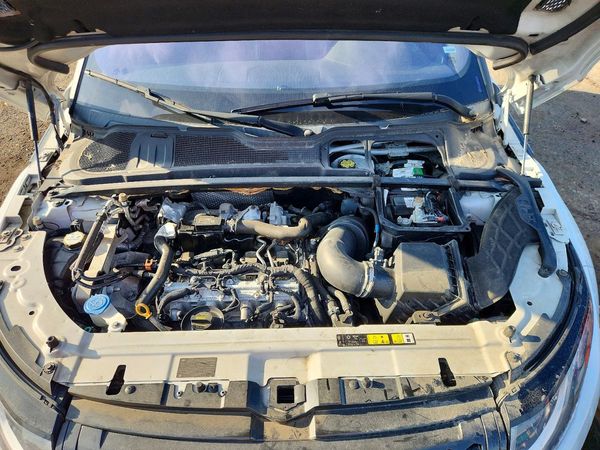2018 LAND ROVER RANGEROVER — Engine bay