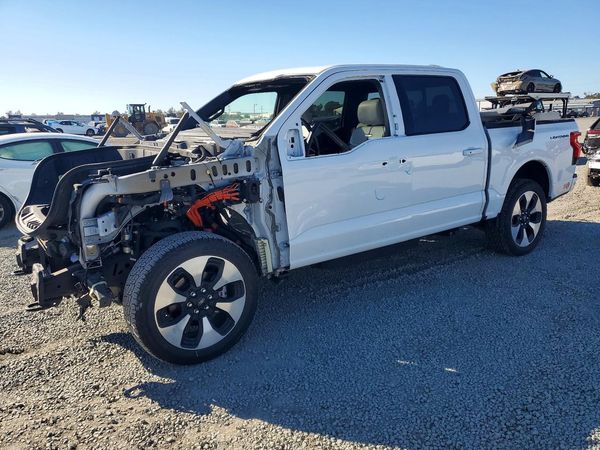 2023 FORD F150 SuperCrew — Front 3/4
