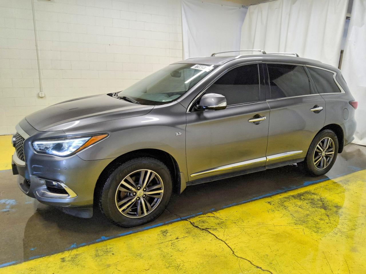 2017 INFINITI QX60 — Front 3/4