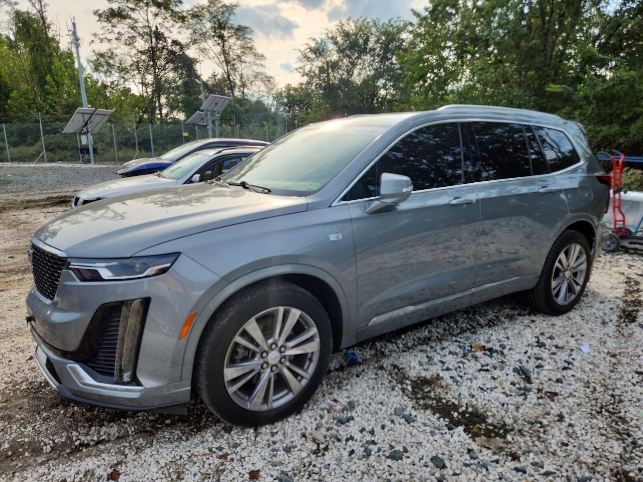 2023 CADILLAC XT6 Premium Luxury — Front 3/4