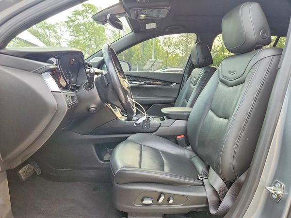 2023 CADILLAC XT6 Premium Luxury — DENT
