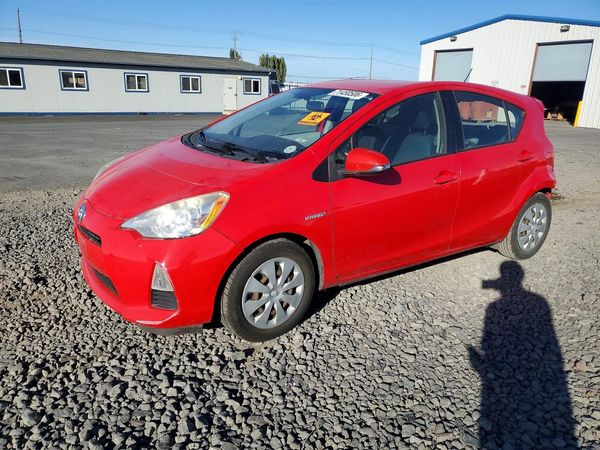 2013 TOYOTA PRIUS — Front 3/4