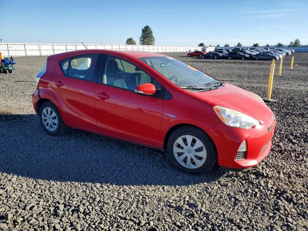 2013 TOYOTA PRIUS — Passenger 3/4