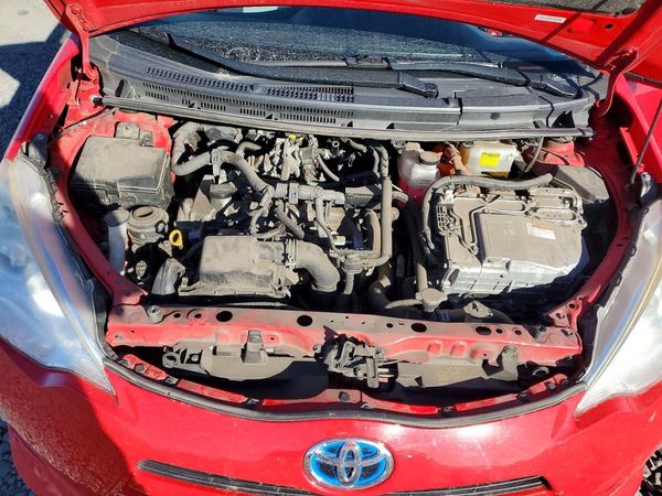 2013 TOYOTA PRIUS — Engine bay