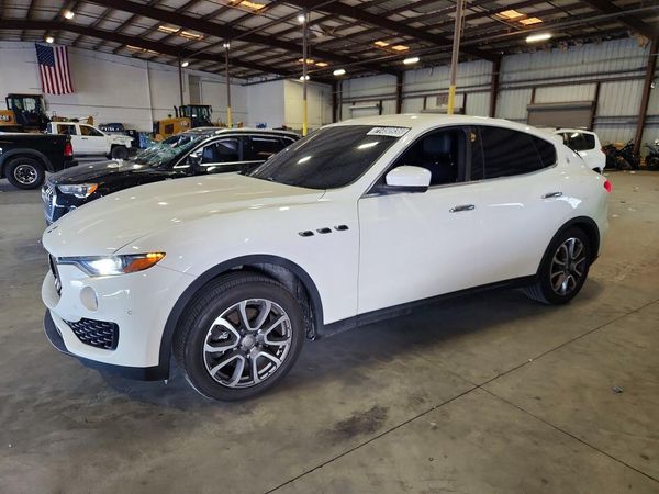 2018 MASERATI LEVANTE Sport — Front 3/4