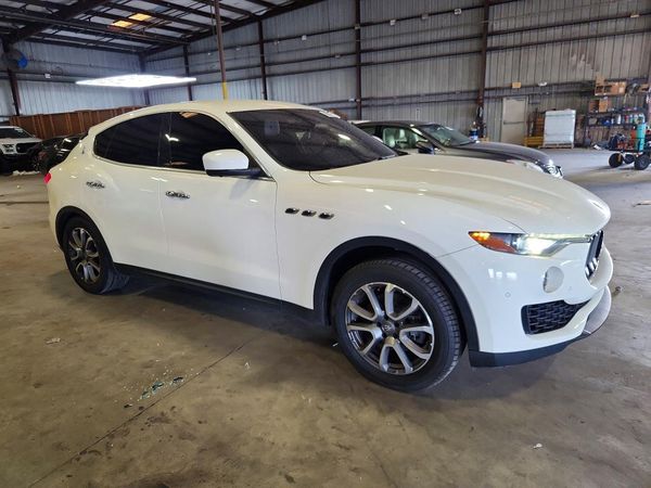 2018 MASERATI LEVANTE Sport — Passenger 3/4