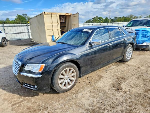 2013 CHRYSLER 300 300C — Front 3/4