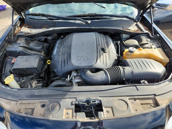 2013 CHRYSLER 300 300C — Engine bay