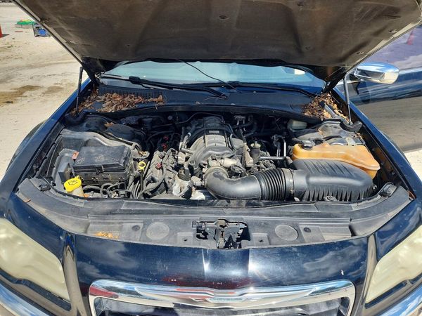 2013 CHRYSLER 300 300C — Engine bay