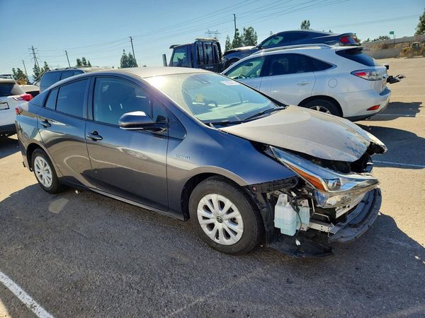 2019 TOYOTA PRIUS L/LE/XLE/LTD. — Passenger 3/4