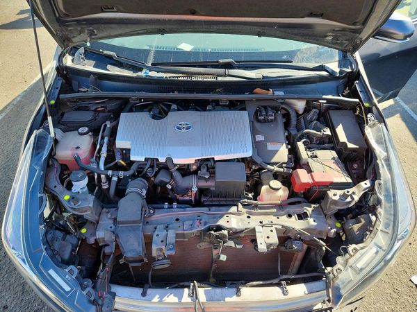 2019 TOYOTA PRIUS L/LE/XLE/LTD. — Engine bay