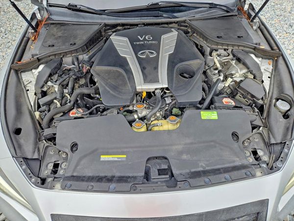 2017 INFINITI Q50 — Engine bay