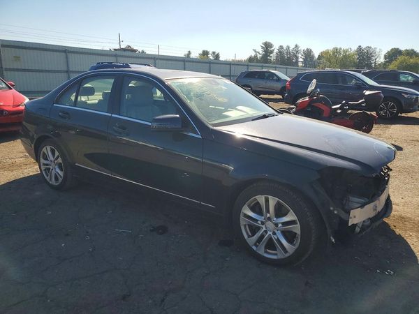 2013 MERCEDES-BENZ C C300 — Passenger 3/4