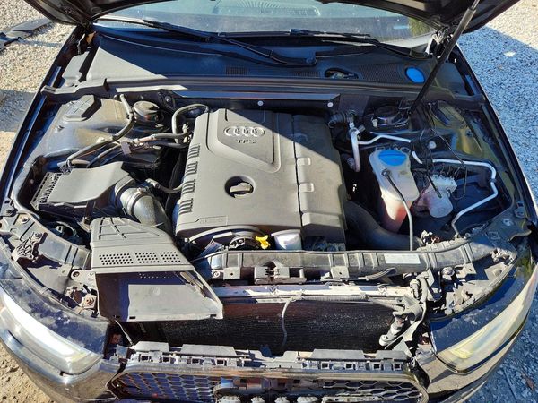2014 AUDI A4 quattro Premium Plus — Engine bay