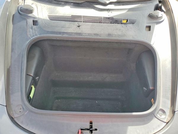2014 PORSCHE CAYMAN — Engine bay