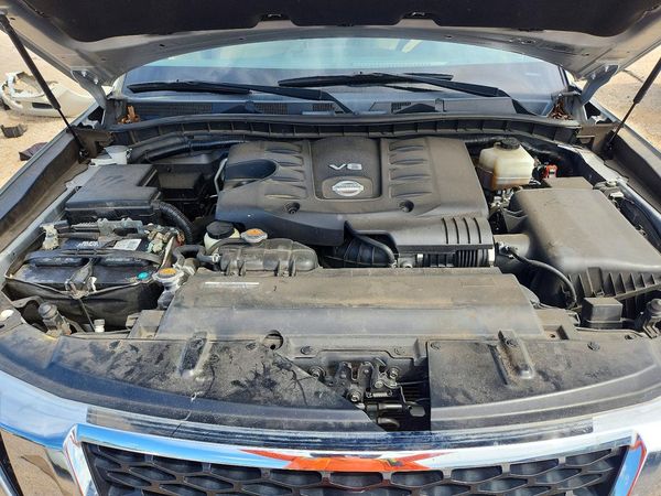 2018 NISSAN ARMADA — Engine bay