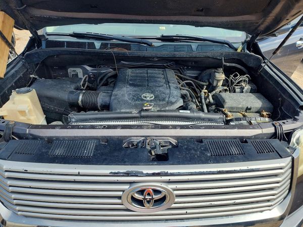 2014 TOYOTA TUNDRA Limited — Engine bay