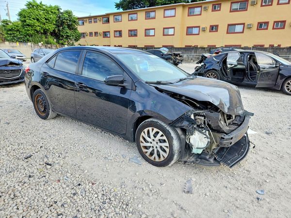 2018 TOYOTA COROLLA L/LE/SE/XLE/XSE — Passenger 3/4
