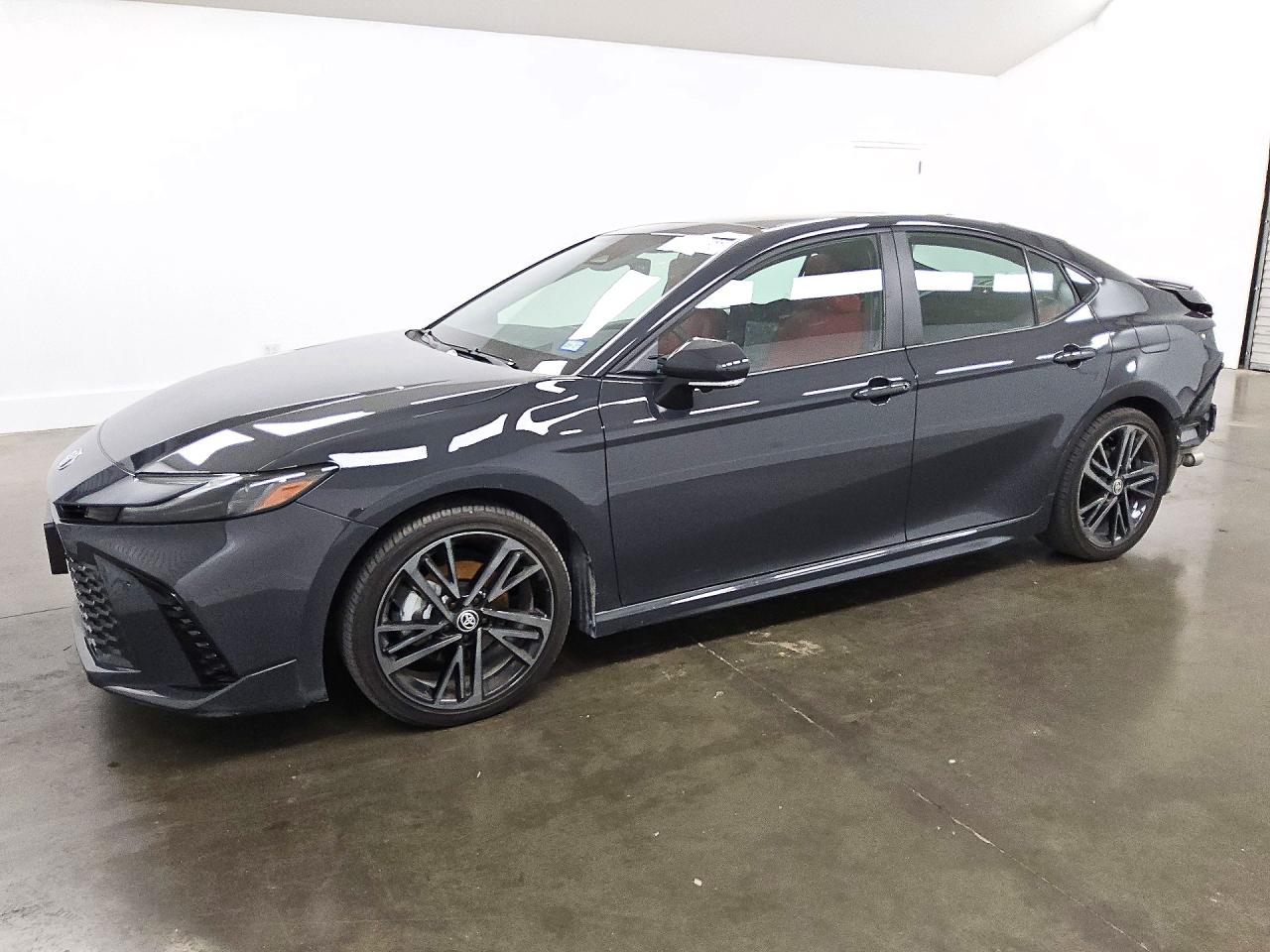 2025 TOYOTA CAMRY — Front 3/4