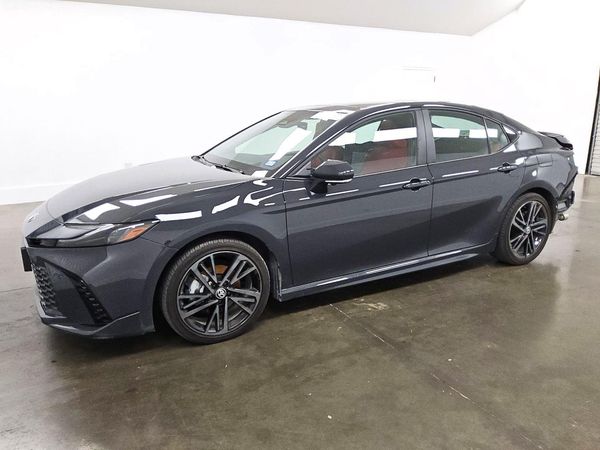 2025 TOYOTA CAMRY — Front 3/4