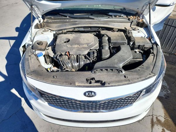 2016 KIA OPTIMA GLS, JSL — Engine bay