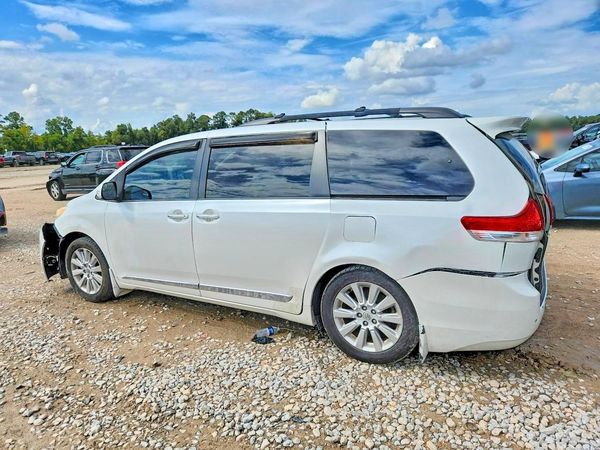 2014 TOYOTA SIENNA — DSRA