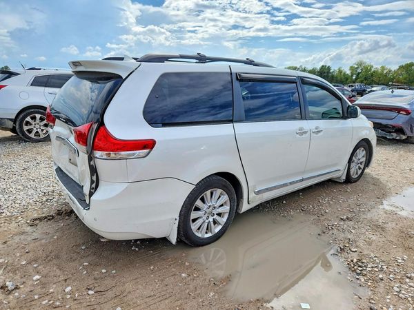 2014 TOYOTA SIENNA — PSRA