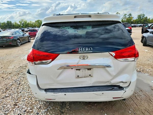 2014 TOYOTA SIENNA — DIRR