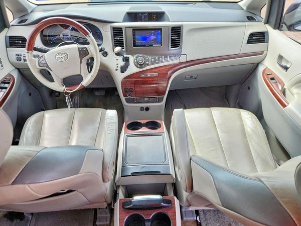2014 TOYOTA SIENNA — CKPT