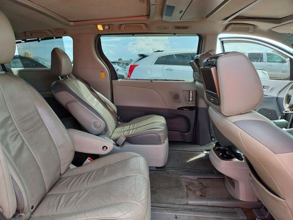 2014 TOYOTA SIENNA — PSRS