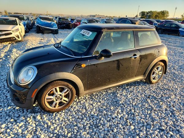 2013 MINI COOPER — Front 3/4
