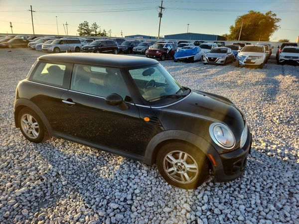 2013 MINI COOPER — Passenger 3/4