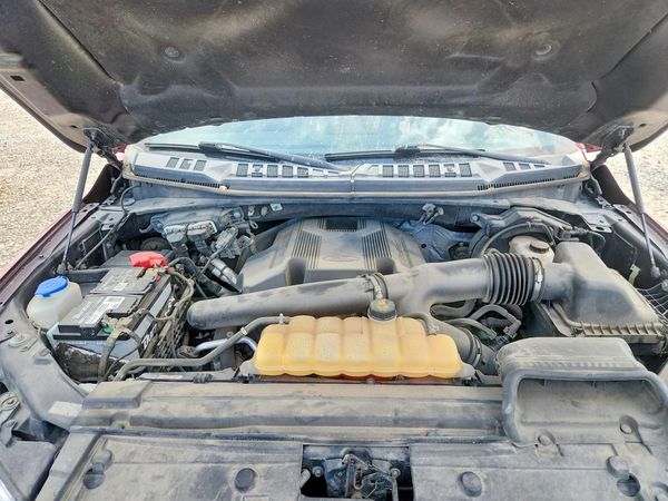 2018 FORD F150 — Engine bay