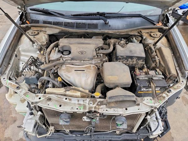 2012 TOYOTA CAMRY — Engine bay