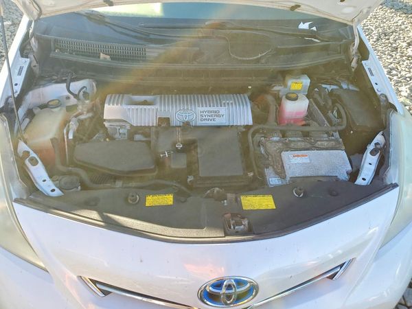2012 TOYOTA PRIUS — Engine bay