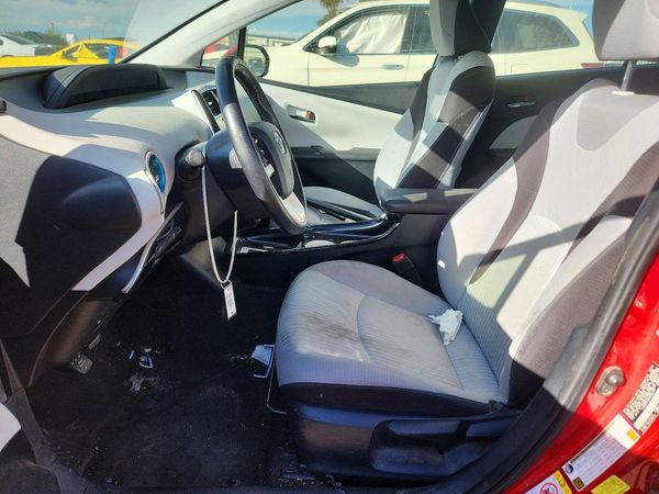 2017 TOYOTA PRIUS — DENT