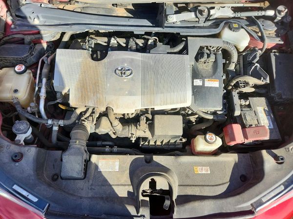 2017 TOYOTA PRIUS — Engine bay