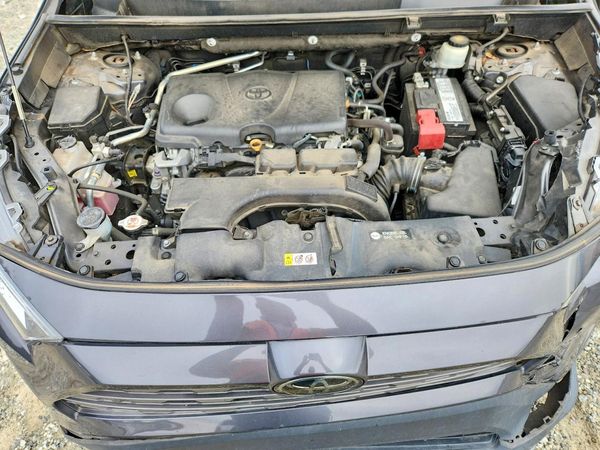 2019 TOYOTA RAV4 Limited — Engine bay