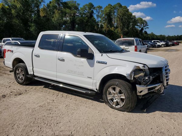 2017 FORD F150 SuperCrew — Passenger 3/4