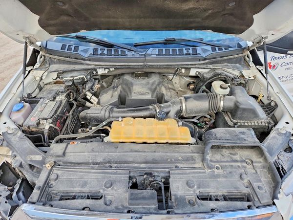 2017 FORD F150 SuperCrew — Engine bay