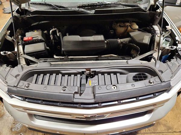 2019 CHEVROLET SILVERADO RST — Engine bay
