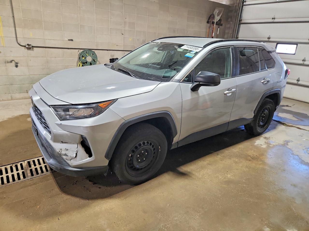 2019 TOYOTA RAV4 LE — Front 3/4