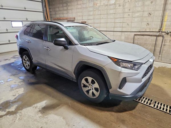 2019 TOYOTA RAV4 LE — Passenger 3/4