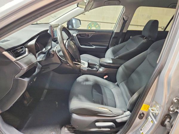 2019 TOYOTA RAV4 LE — DENT
