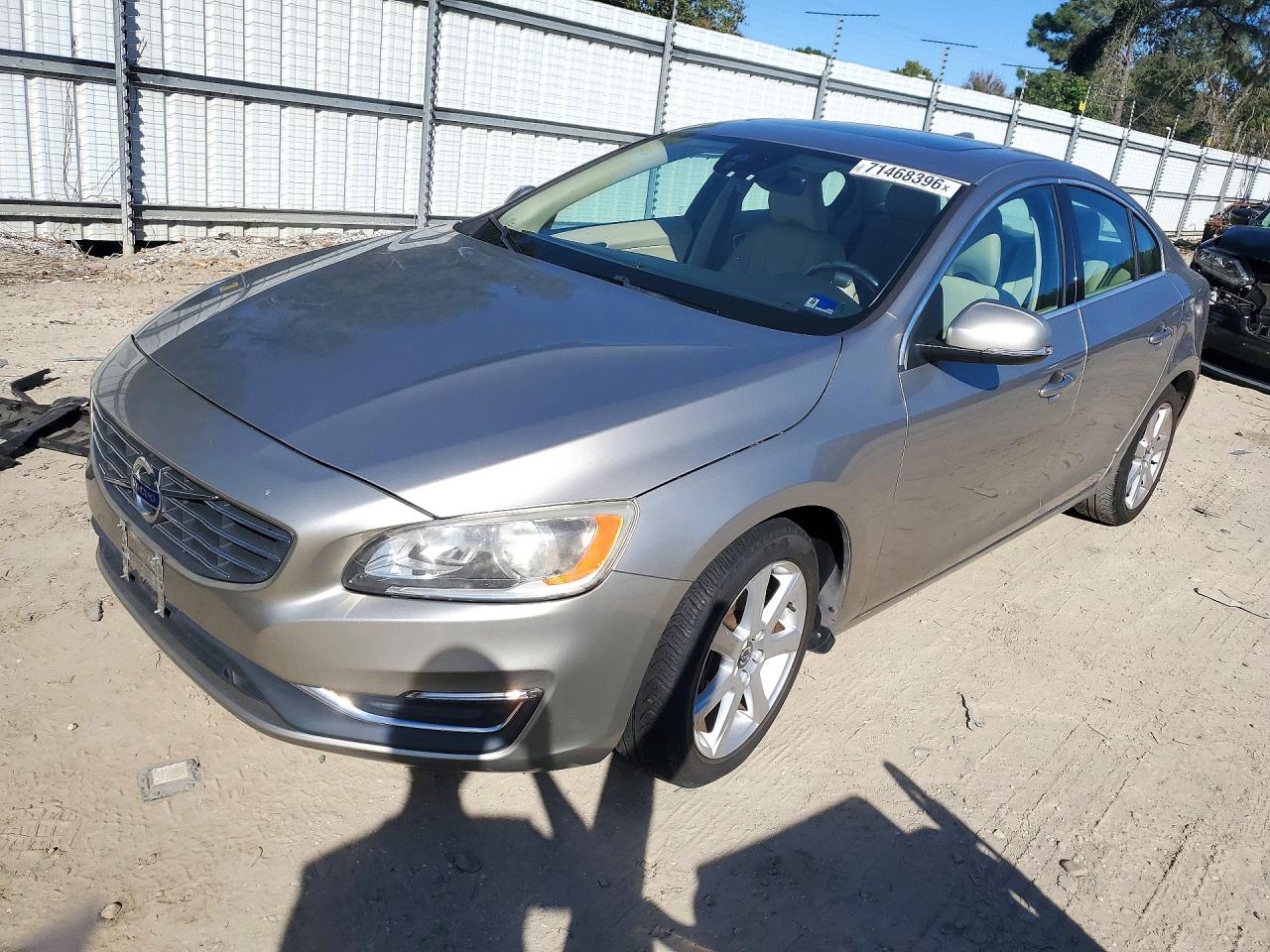 2016 VOLVO S60 SV33 Premier — Front 3/4