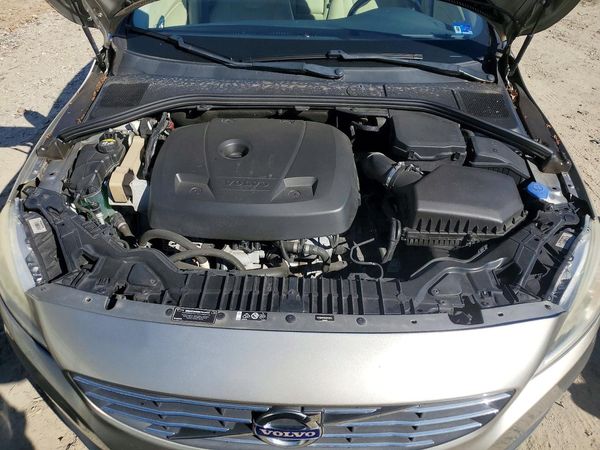 2016 VOLVO S60 SV33 Premier — Engine bay