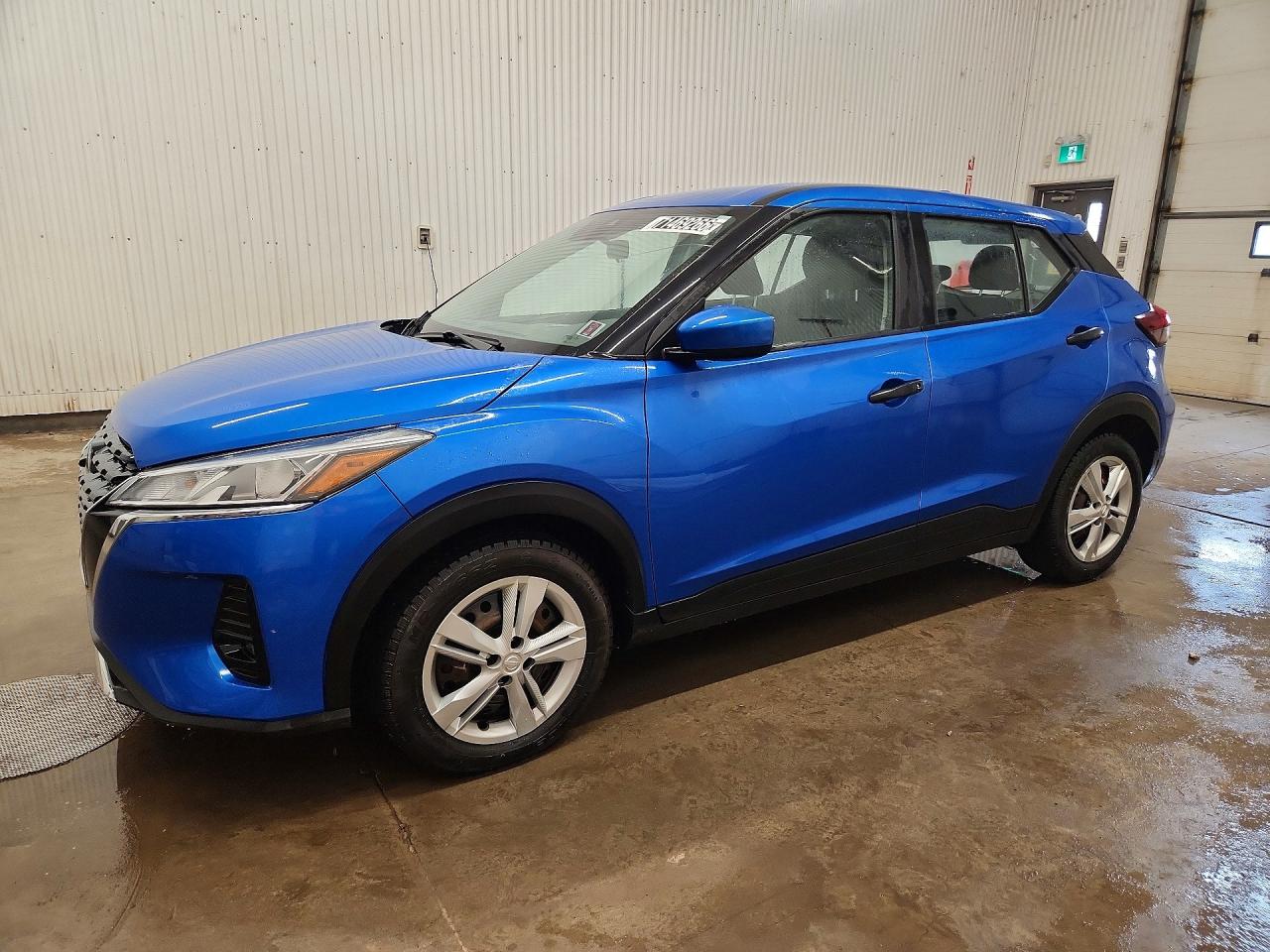 2022 NISSAN KICKS S — Front 3/4